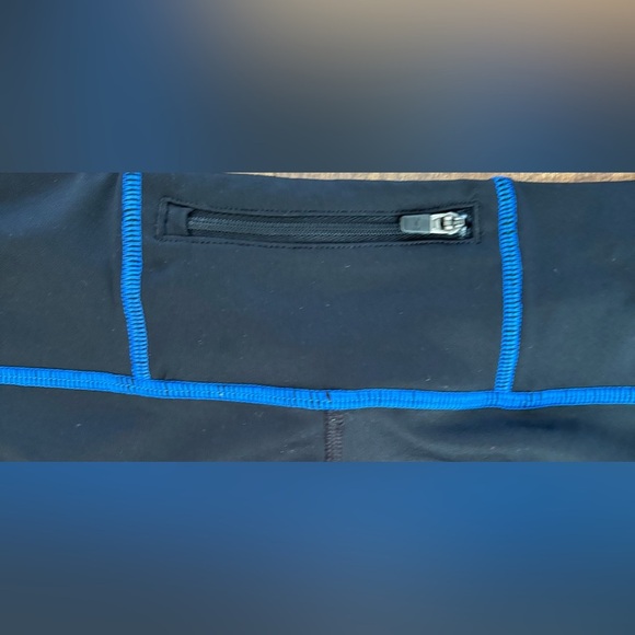 Under Armour fitted cropped running leggings Size small activewear - Picture 5 of 7